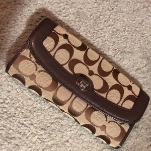 BRAND NEW COACH WALLET